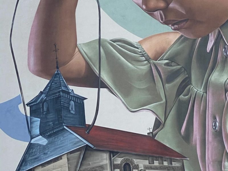 gomad mural muurschildering flat building geleen smug Detail van muurschildering in Geleen – meisje op grote hoogte